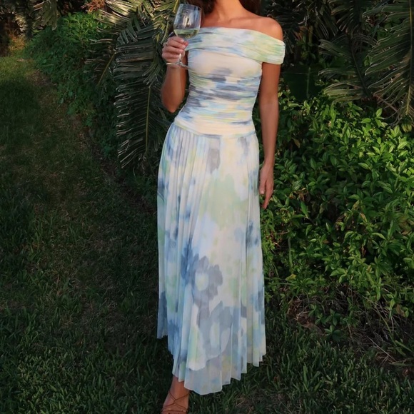 A&F GISELLE MAXI DRESS - Picture 3 of 3